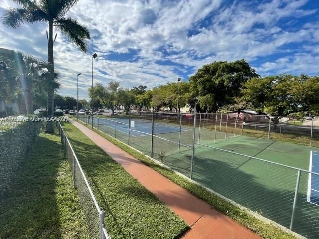 Active With Contract: $1,800 (2 beds, 2 baths, 1046 Square Feet)