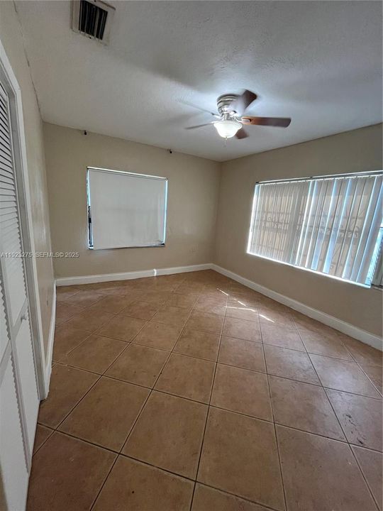 For Rent: $2,500 (2 beds, 1 baths, 719 Square Feet)