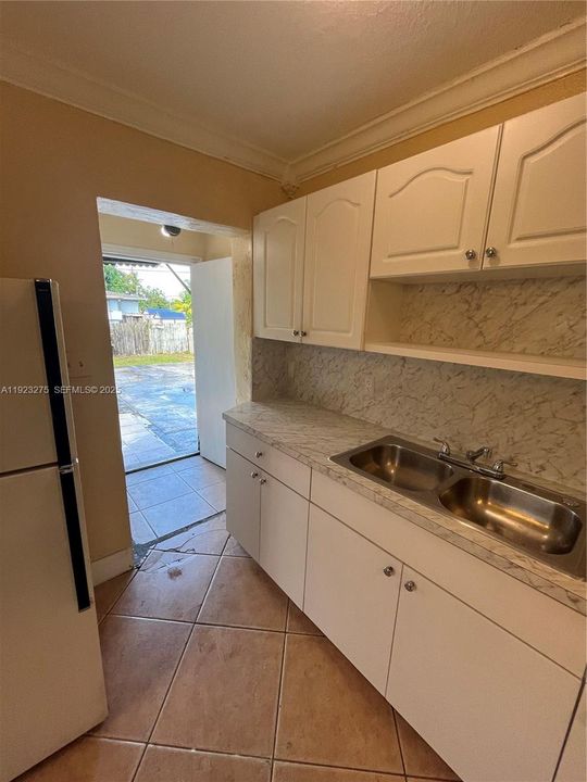 For Rent: $2,500 (2 beds, 1 baths, 719 Square Feet)