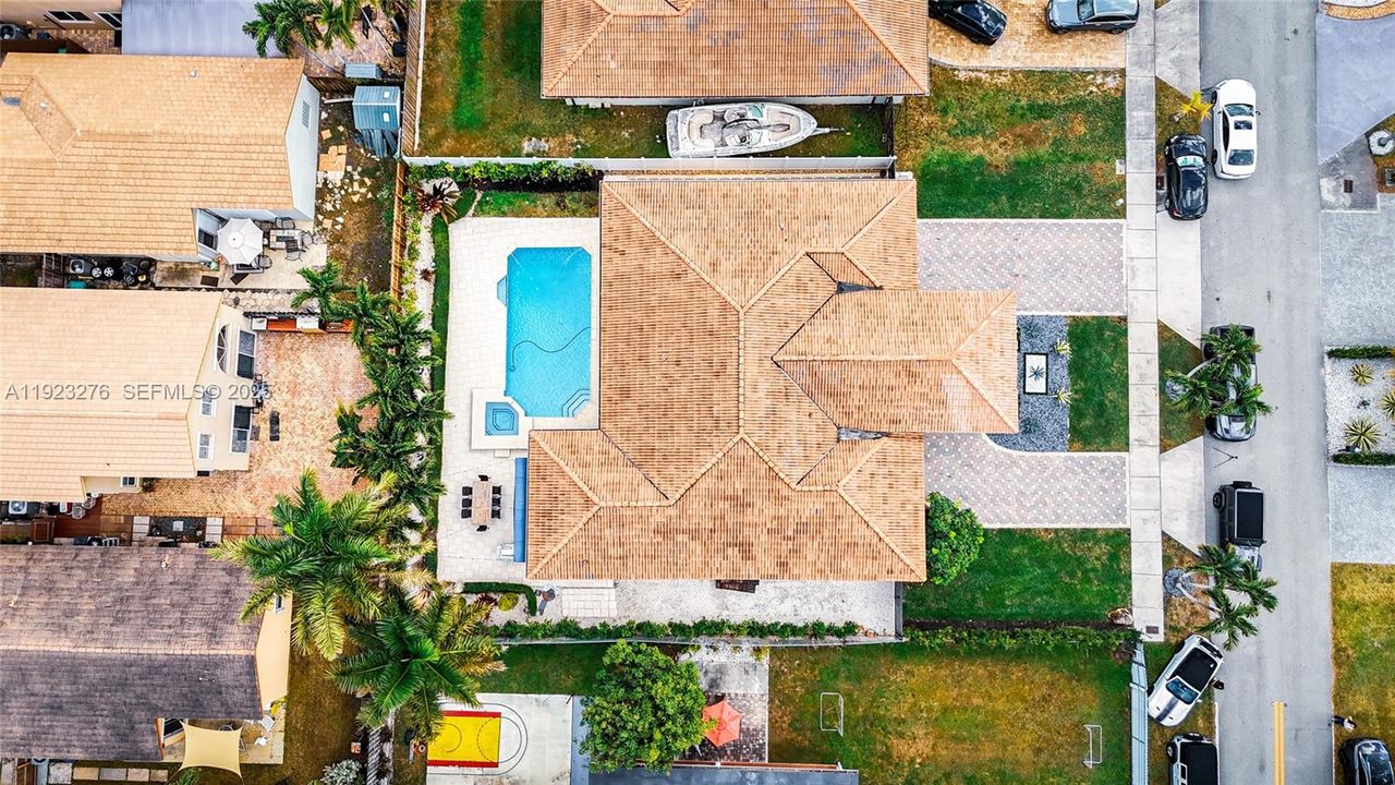 For Rent: $8,700 (5 beds, 3 baths, 2192 Square Feet)