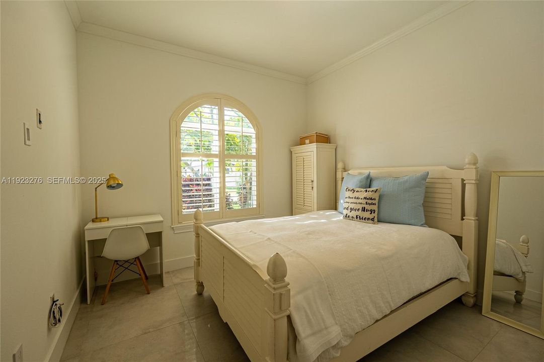 For Rent: $8,700 (5 beds, 3 baths, 2192 Square Feet)