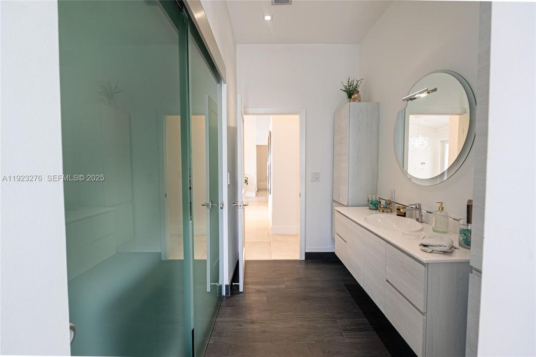 For Rent: $8,700 (5 beds, 3 baths, 2192 Square Feet)