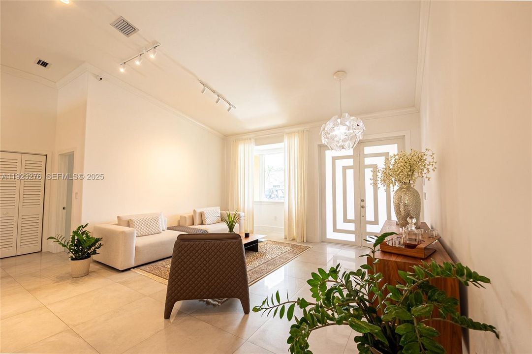 For Rent: $8,700 (5 beds, 3 baths, 2192 Square Feet)