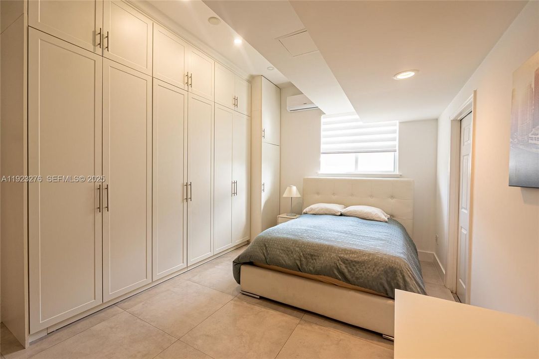 For Rent: $8,700 (5 beds, 3 baths, 2192 Square Feet)