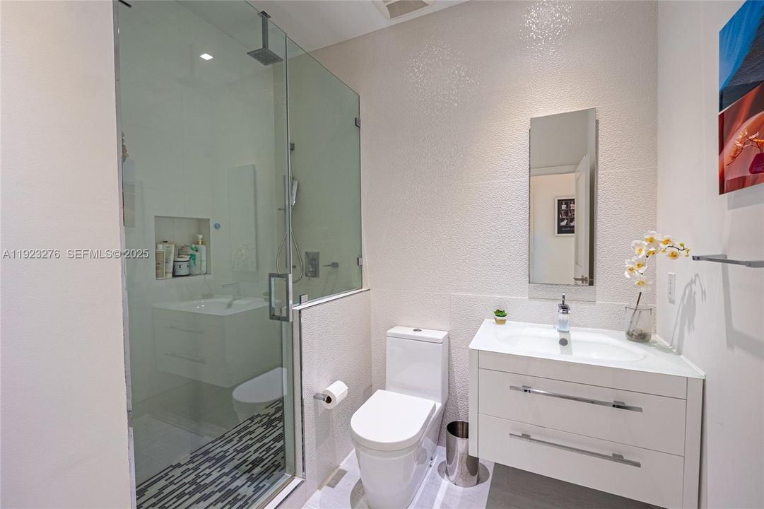 For Rent: $8,700 (5 beds, 3 baths, 2192 Square Feet)