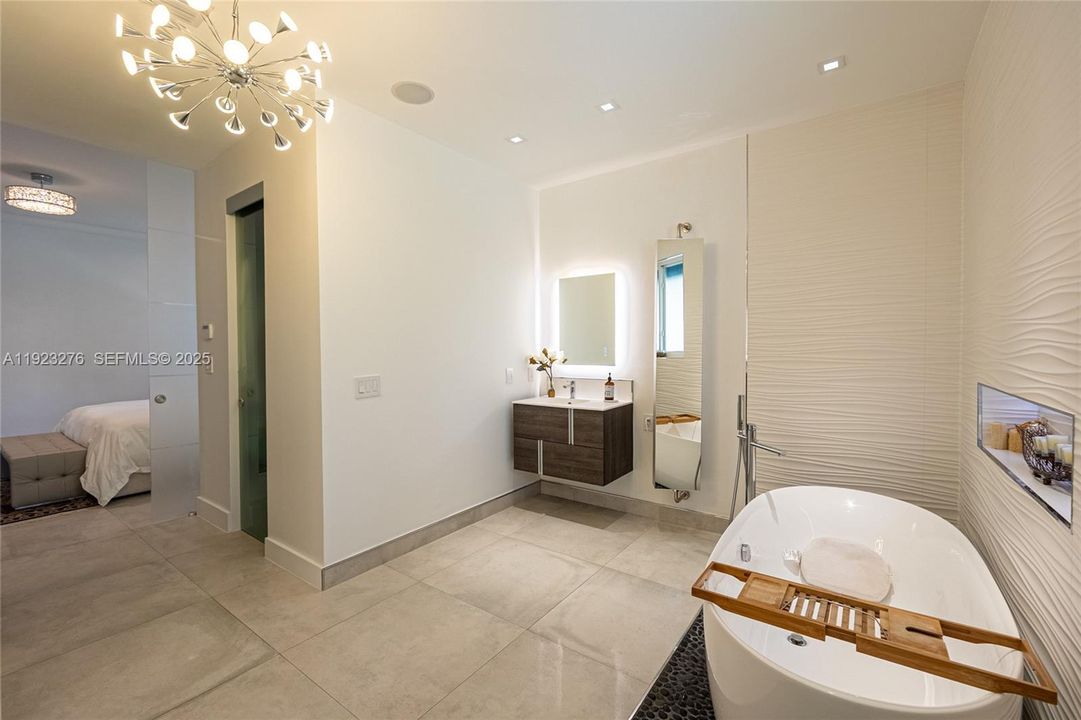 For Rent: $8,700 (5 beds, 3 baths, 2192 Square Feet)