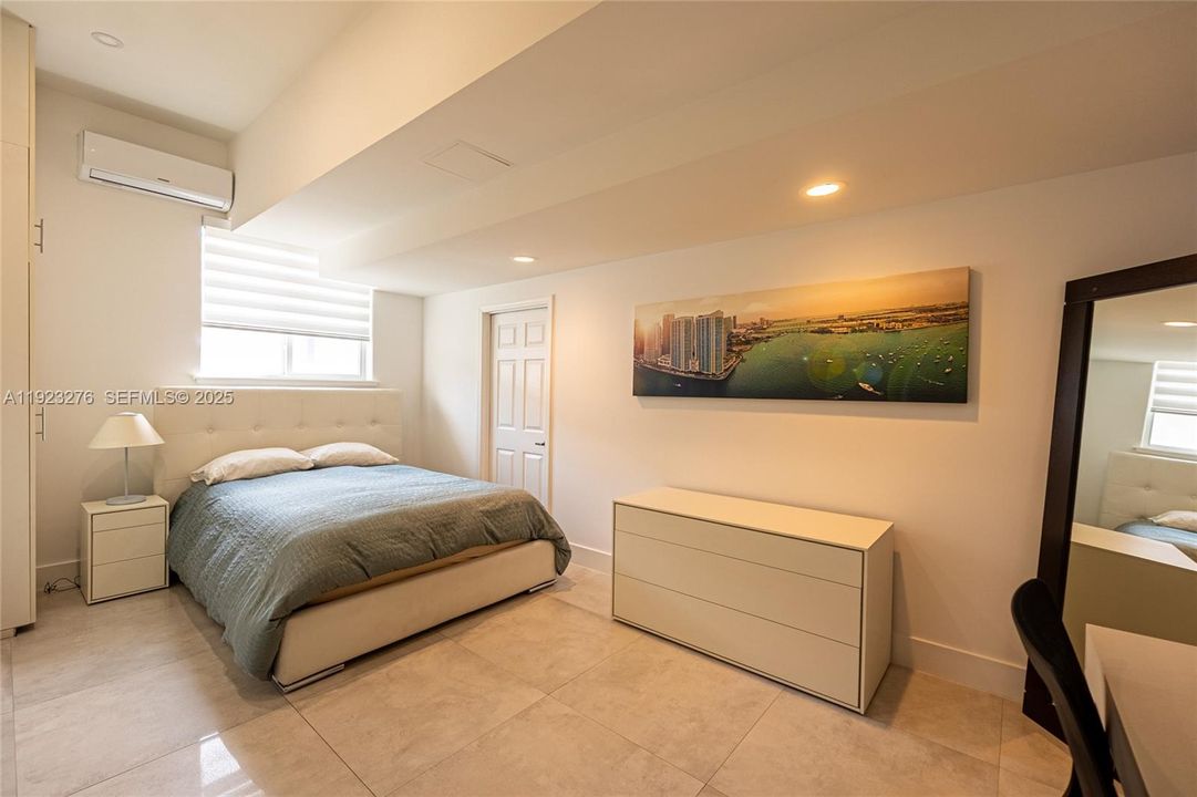 For Rent: $8,700 (5 beds, 3 baths, 2192 Square Feet)