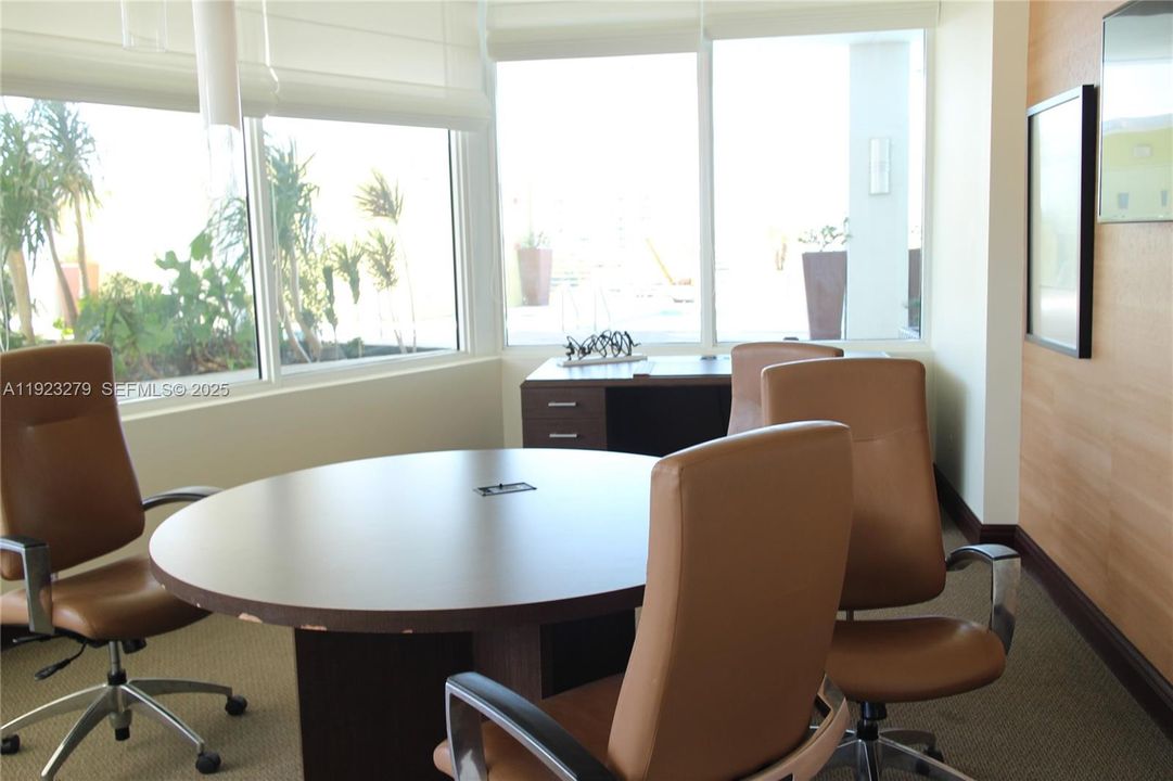 For Sale: $475,000 (2 beds, 2 baths, 1072 Square Feet)