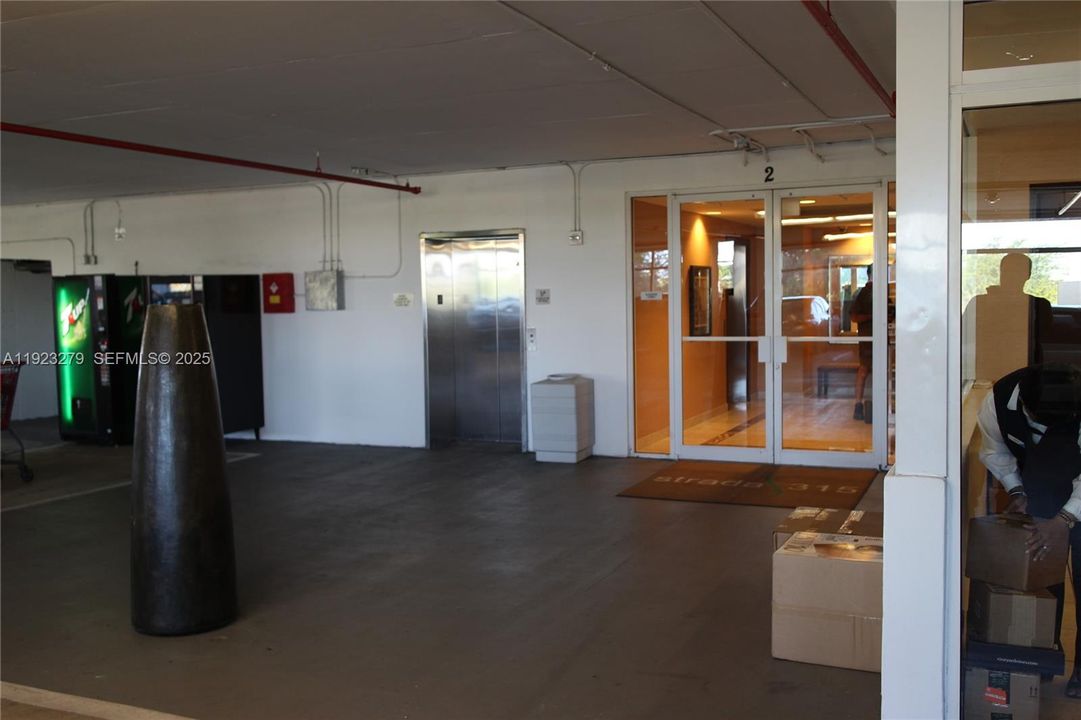 For Sale: $475,000 (2 beds, 2 baths, 1072 Square Feet)