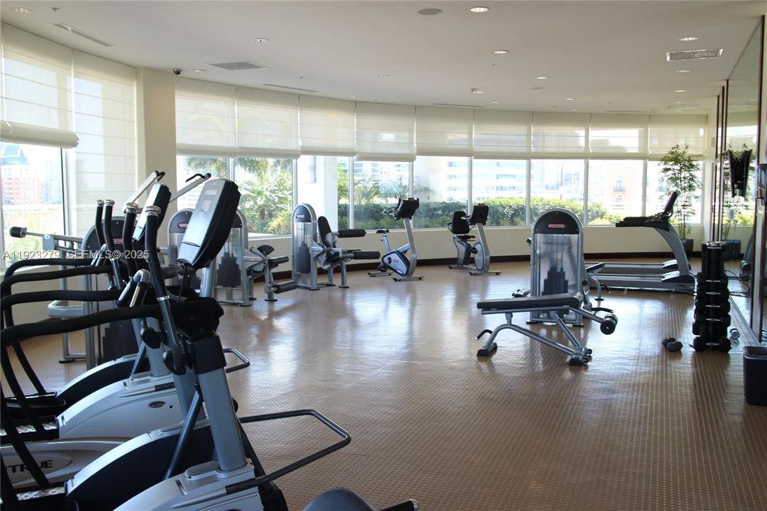 For Sale: $475,000 (2 beds, 2 baths, 1072 Square Feet)