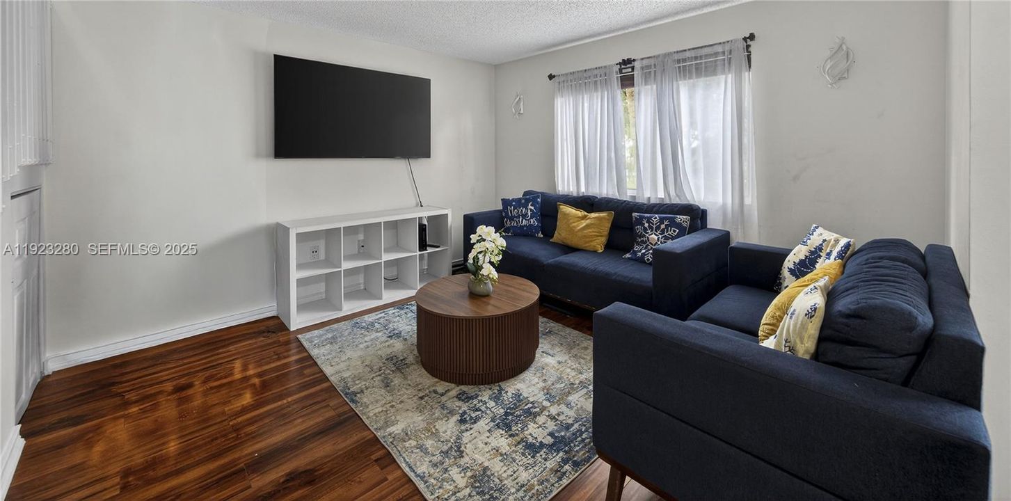 For Sale: $310,000 (3 beds, 2 baths, 1220 Square Feet)