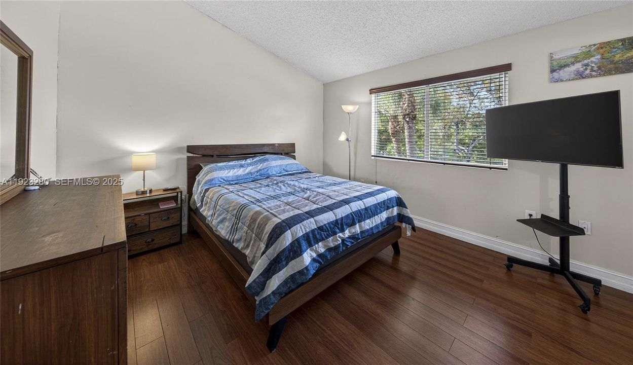 For Sale: $310,000 (3 beds, 2 baths, 1220 Square Feet)