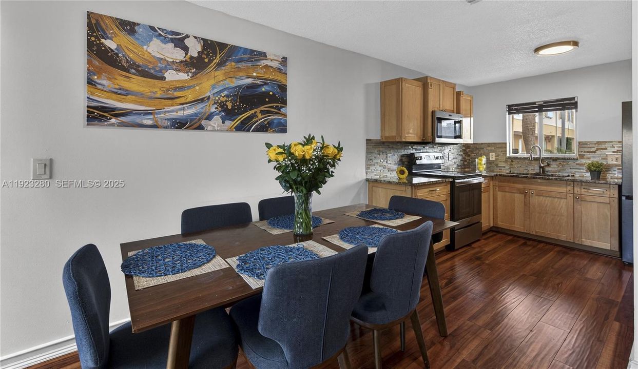 For Sale: $310,000 (3 beds, 2 baths, 1220 Square Feet)