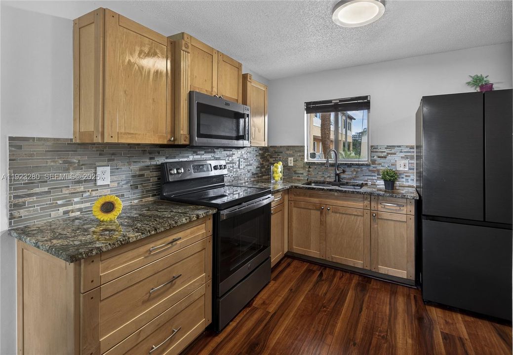 For Sale: $310,000 (3 beds, 2 baths, 1220 Square Feet)