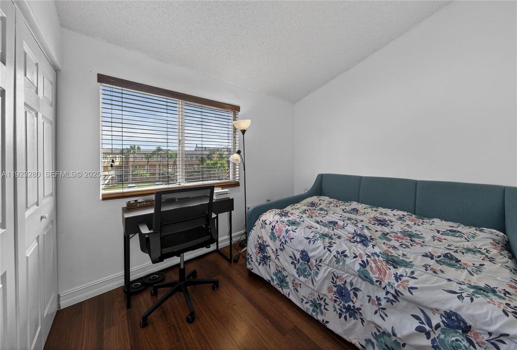 For Sale: $310,000 (3 beds, 2 baths, 1220 Square Feet)