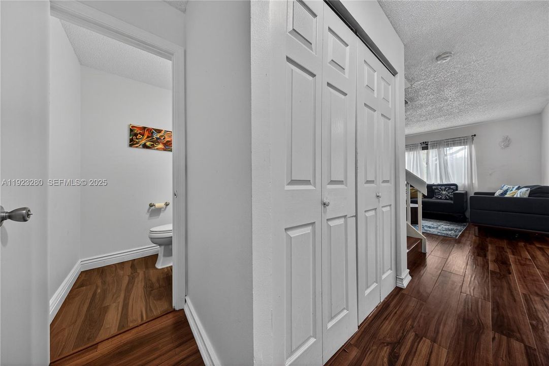 For Sale: $310,000 (3 beds, 2 baths, 1220 Square Feet)