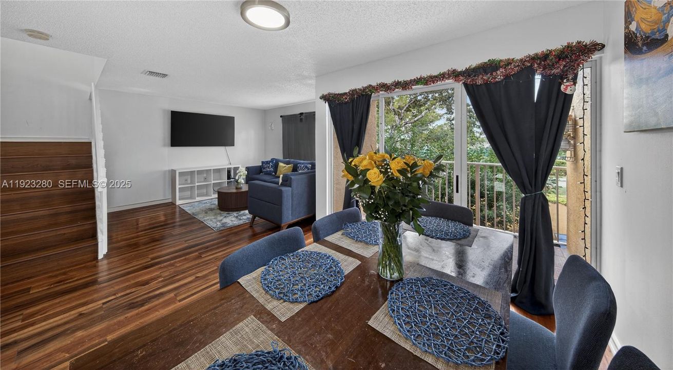 For Sale: $310,000 (3 beds, 2 baths, 1220 Square Feet)