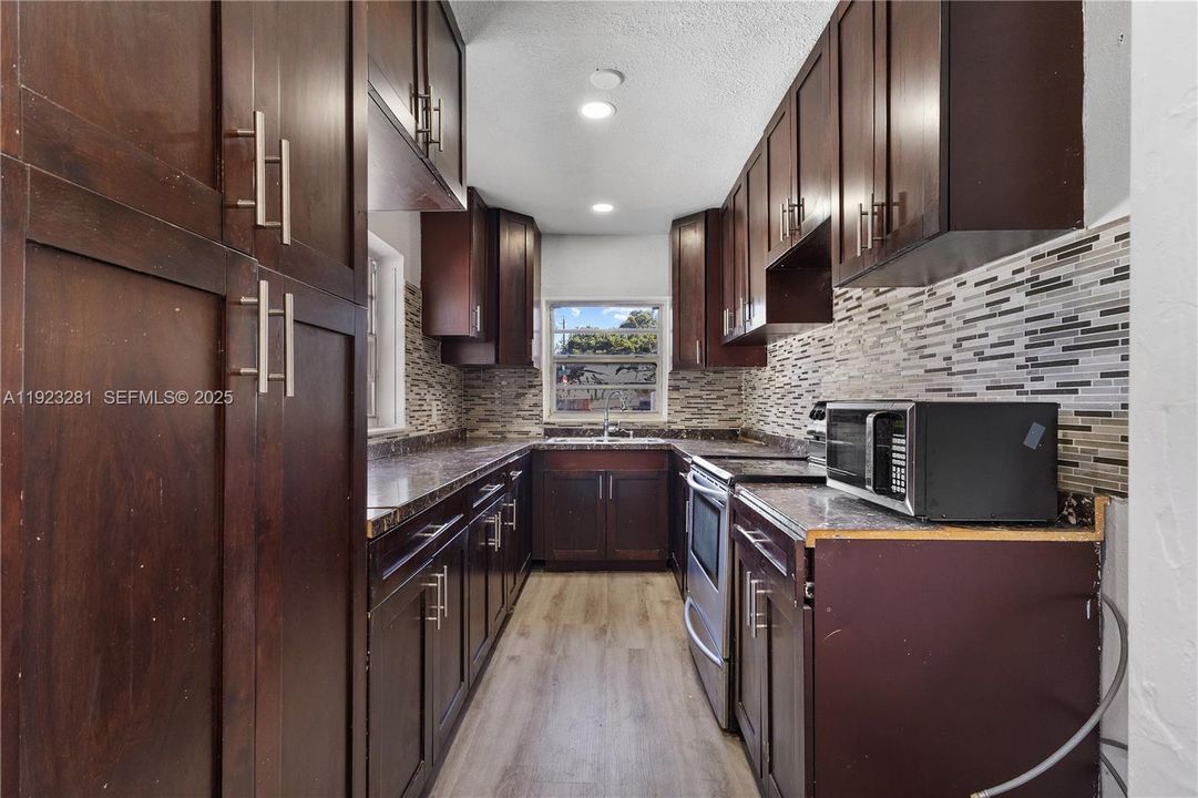 For Rent: $4,500 (4 beds, 2 baths, 2321 Square Feet)