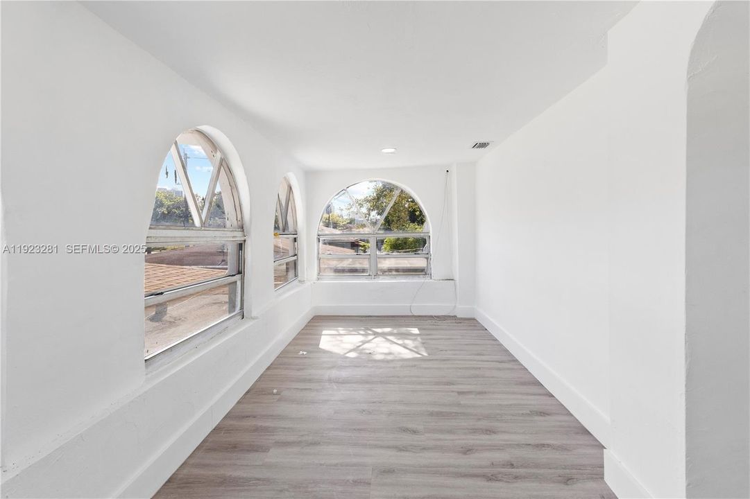 For Rent: $4,500 (4 beds, 2 baths, 2321 Square Feet)