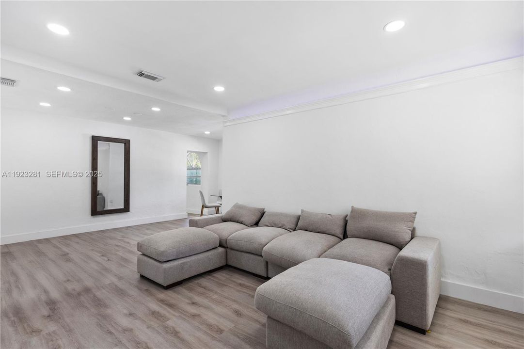 For Rent: $4,500 (4 beds, 2 baths, 2321 Square Feet)