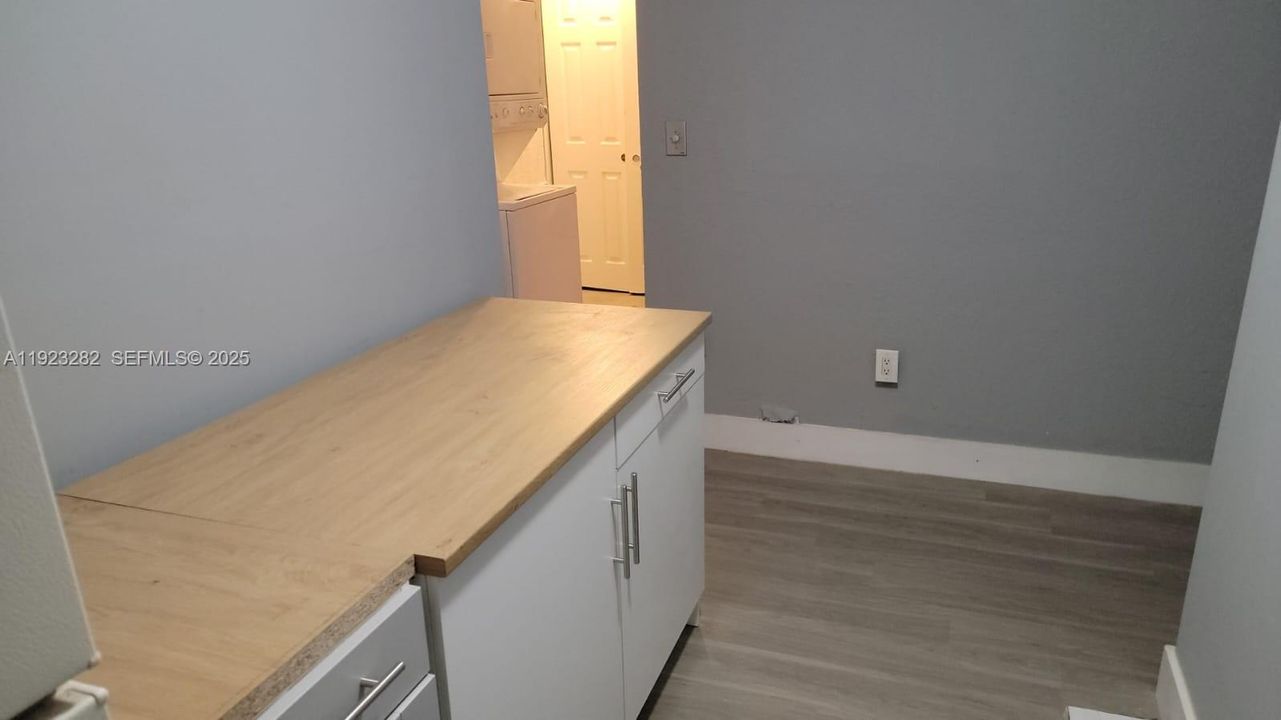 В аренду: $985 (2 спален, 1 ванн, 1071 Квадратных фут)