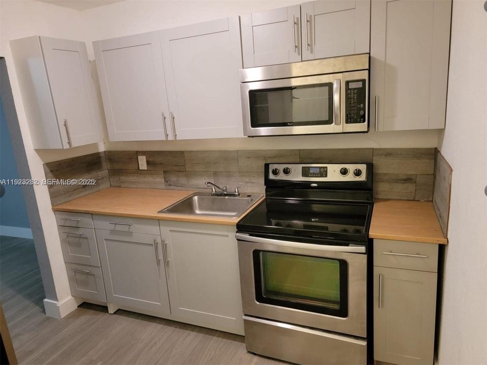 В аренду: $985 (2 спален, 1 ванн, 1071 Квадратных фут)