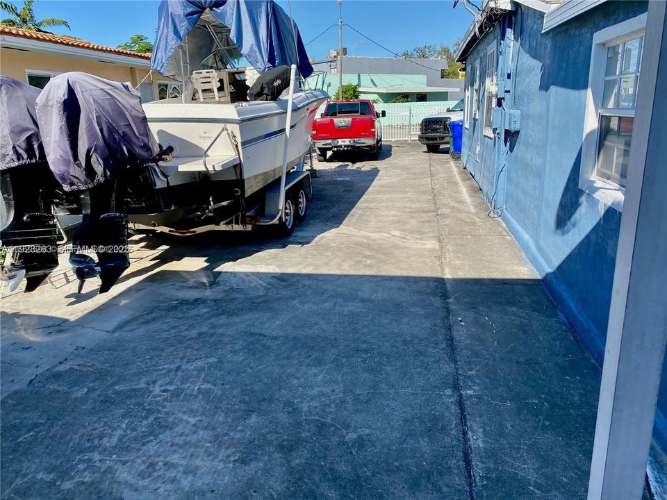 合同活跃: $665,000 (0 贝兹, 0 浴室, 1636 平方英尺)