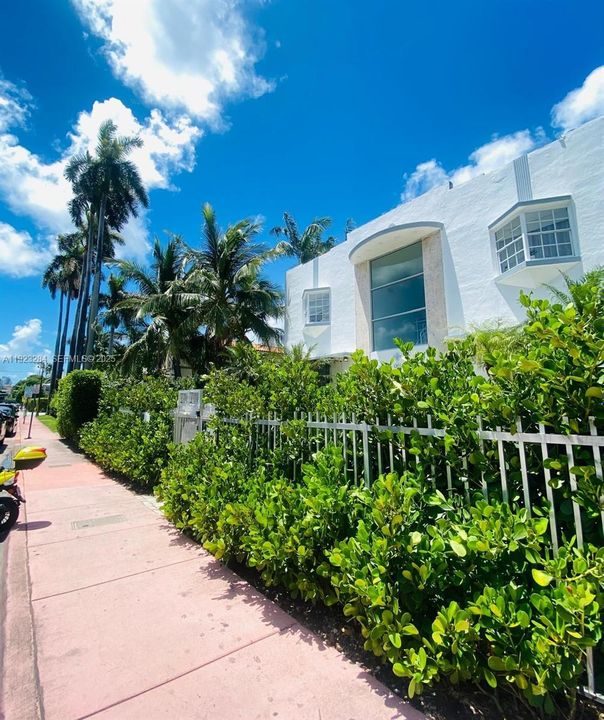 For Sale: $279,000 (1 beds, 1 baths, 456 Square Feet)