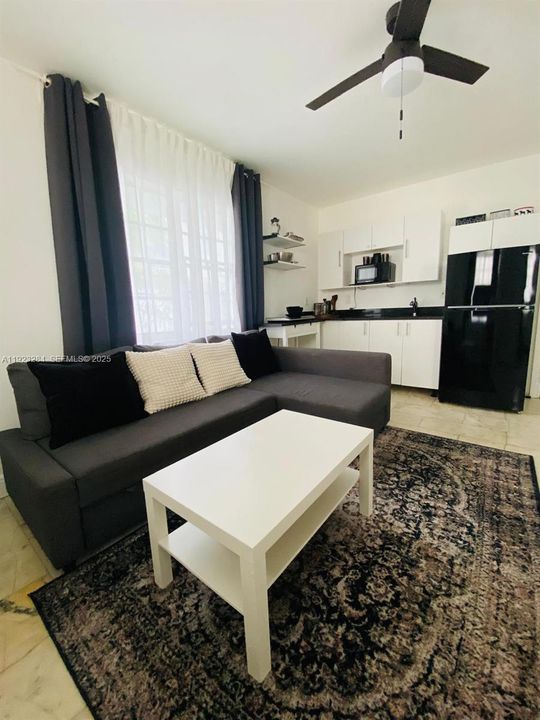 For Sale: $279,000 (1 beds, 1 baths, 456 Square Feet)