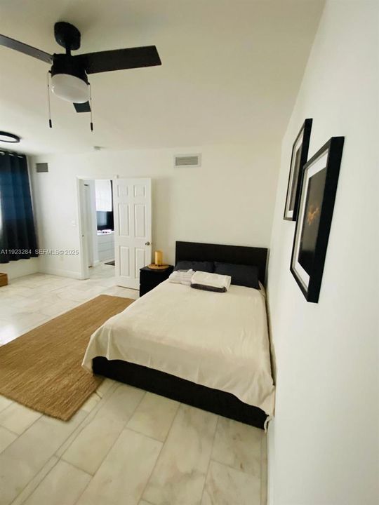 For Sale: $279,000 (1 beds, 1 baths, 456 Square Feet)