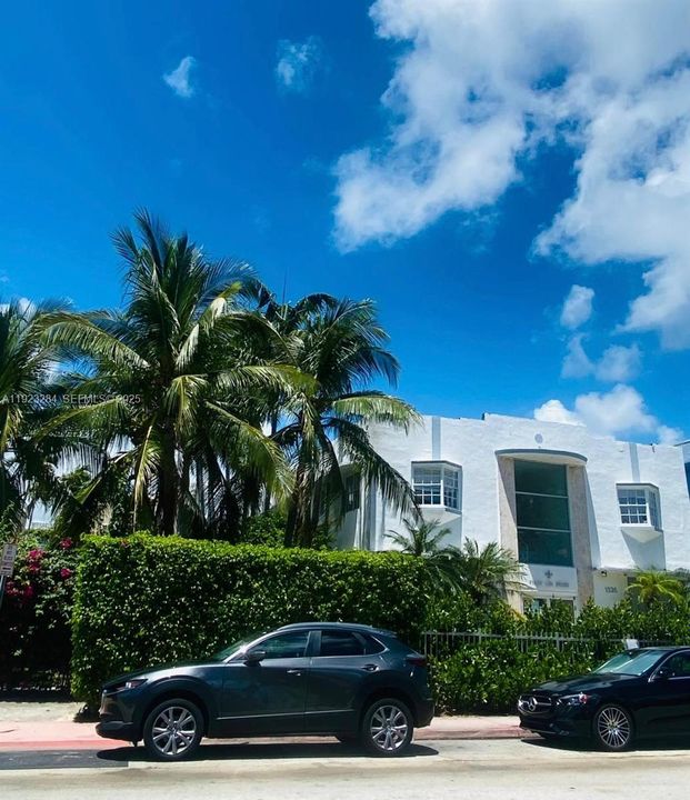 For Sale: $279,000 (1 beds, 1 baths, 456 Square Feet)