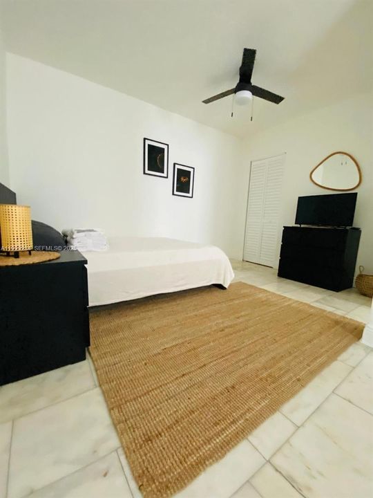 For Sale: $279,000 (1 beds, 1 baths, 456 Square Feet)