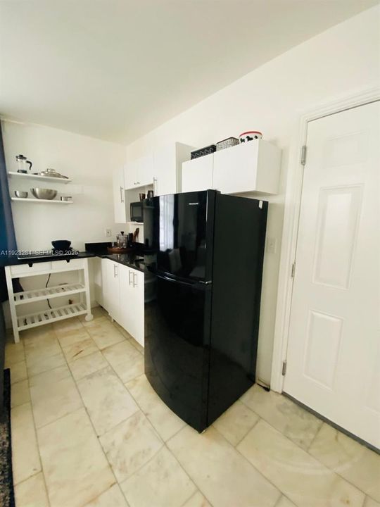 For Sale: $279,000 (1 beds, 1 baths, 456 Square Feet)