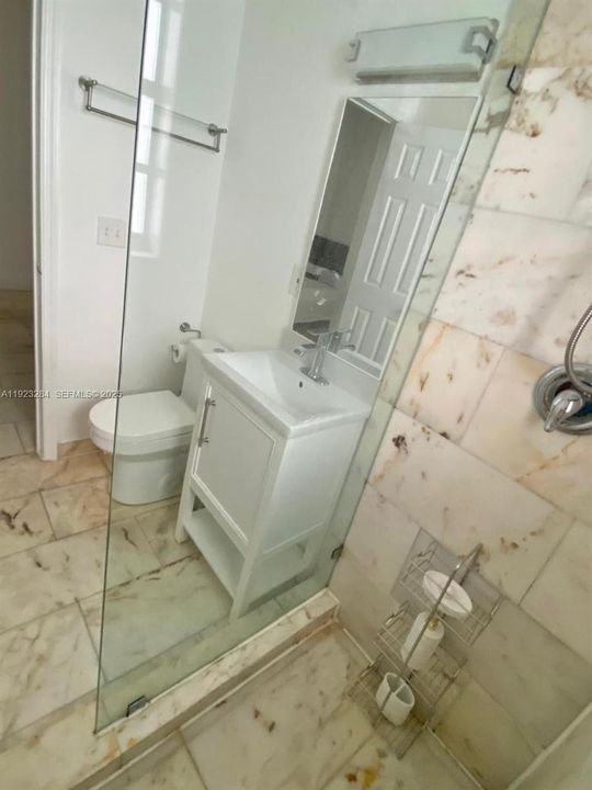 For Sale: $279,000 (1 beds, 1 baths, 456 Square Feet)