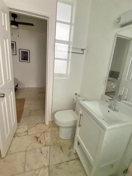 For Sale: $279,000 (1 beds, 1 baths, 456 Square Feet)