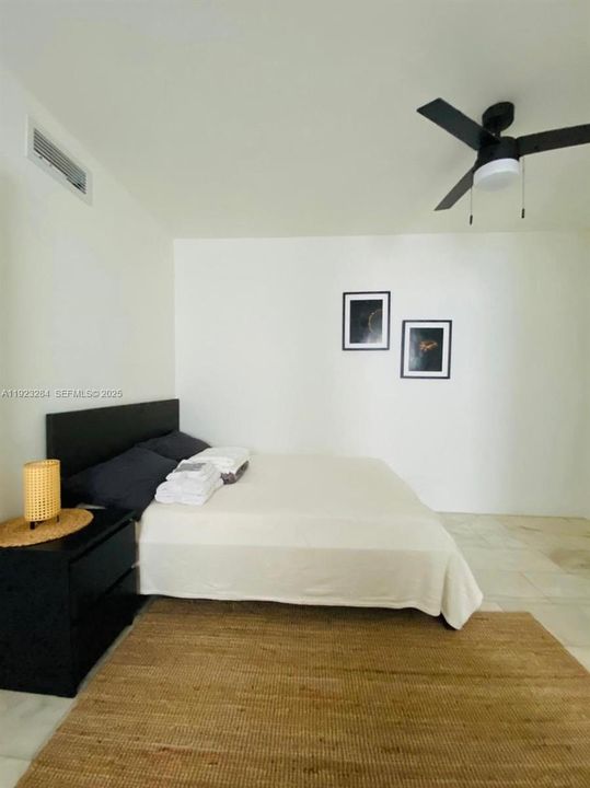 For Sale: $279,000 (1 beds, 1 baths, 456 Square Feet)