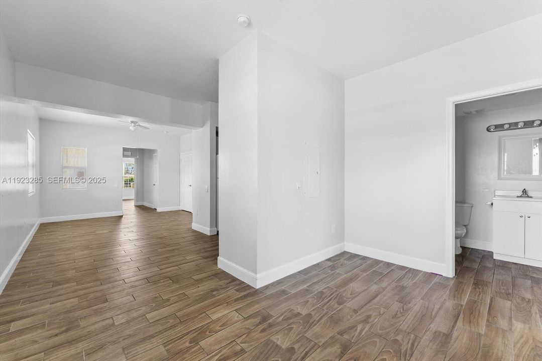 For Rent: $2,700 (3 beds, 2 baths, 4760 Square Feet)