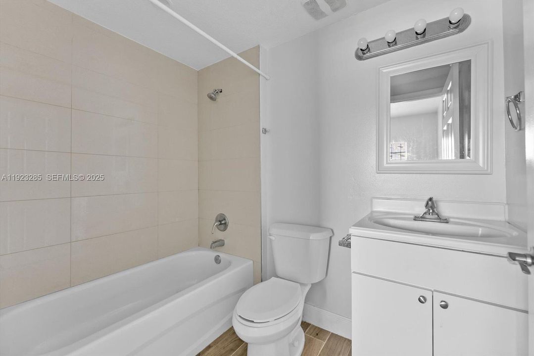 For Rent: $2,700 (3 beds, 2 baths, 4760 Square Feet)