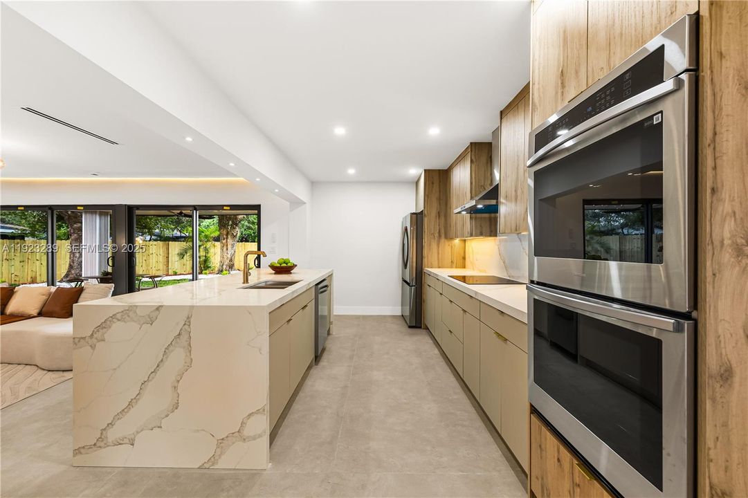 For Sale: $1,475,000 (3 beds, 2 baths, 2112 Square Feet)