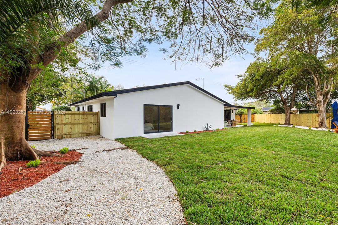 For Sale: $1,475,000 (3 beds, 2 baths, 2112 Square Feet)