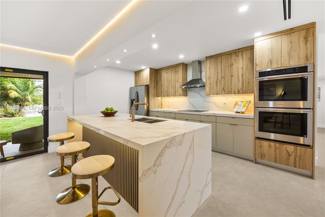 For Sale: $1,475,000 (3 beds, 2 baths, 2112 Square Feet)