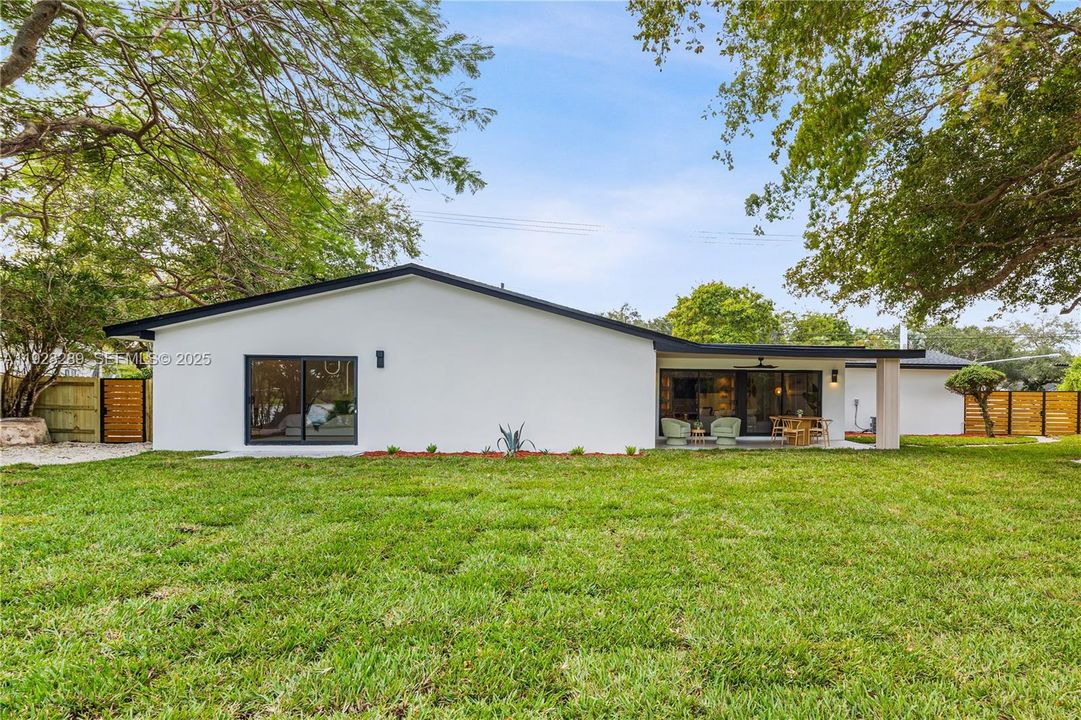 For Sale: $1,475,000 (3 beds, 2 baths, 2112 Square Feet)