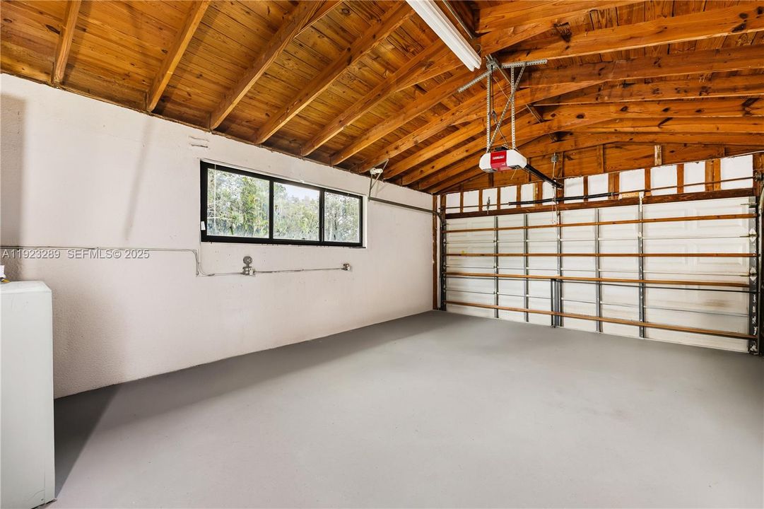 For Sale: $1,475,000 (3 beds, 2 baths, 2112 Square Feet)