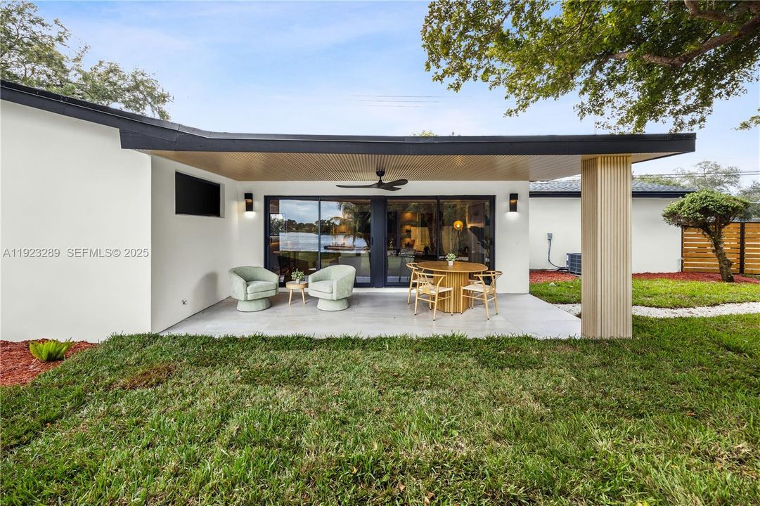 For Sale: $1,475,000 (3 beds, 2 baths, 2112 Square Feet)