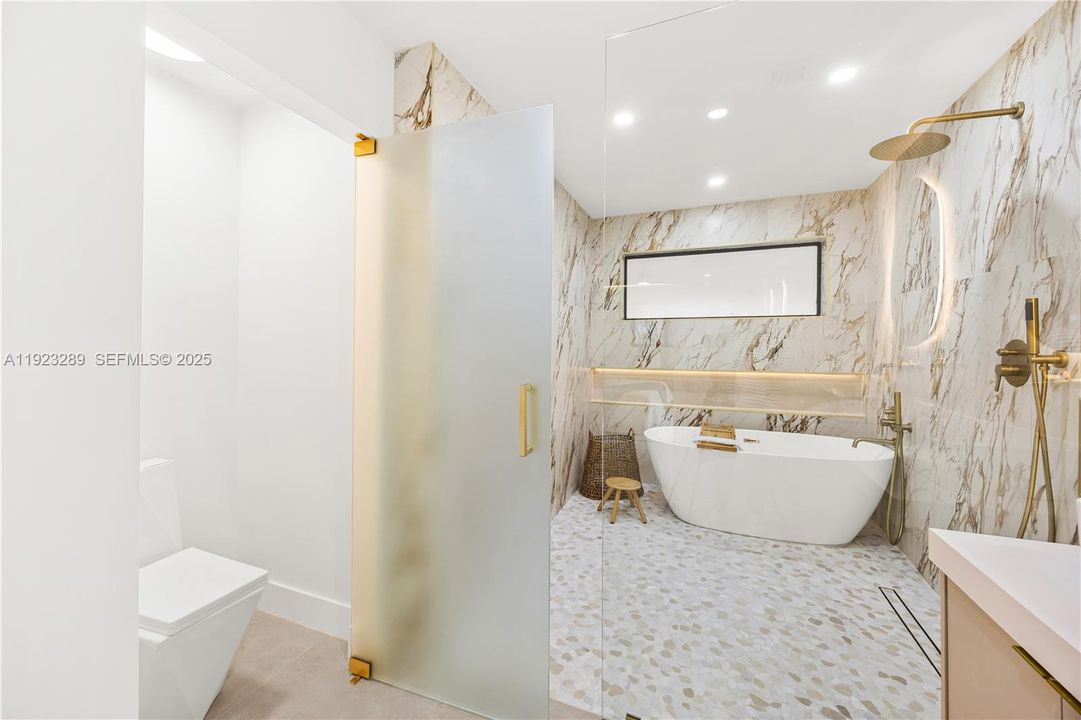 For Sale: $1,475,000 (3 beds, 2 baths, 2112 Square Feet)