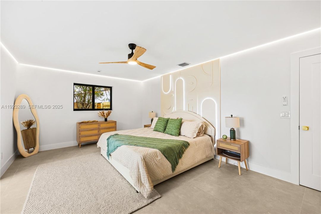 For Sale: $1,475,000 (3 beds, 2 baths, 2112 Square Feet)