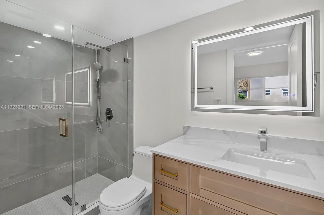 For Sale: $339,000 (2 beds, 2 baths, 1144 Square Feet)