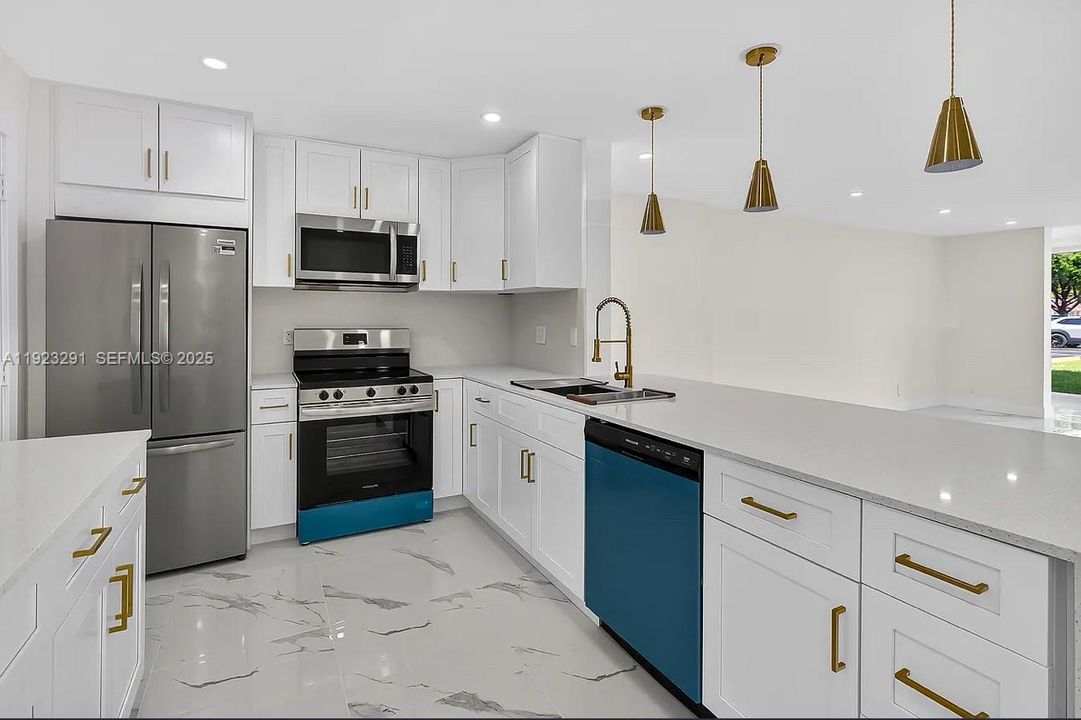 For Sale: $339,000 (2 beds, 2 baths, 1144 Square Feet)