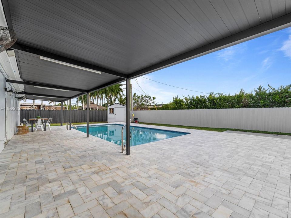 For Sale: $829,000 (3 beds, 3 baths, 1202 Square Feet)