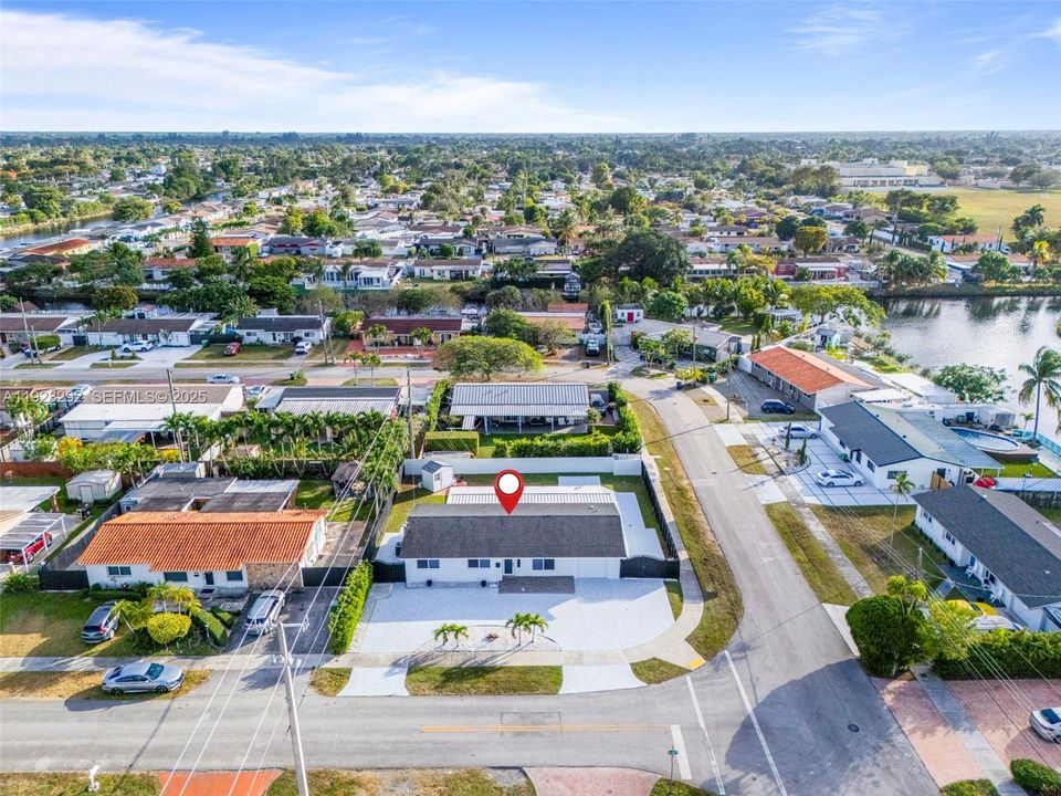 For Sale: $829,000 (3 beds, 3 baths, 1202 Square Feet)